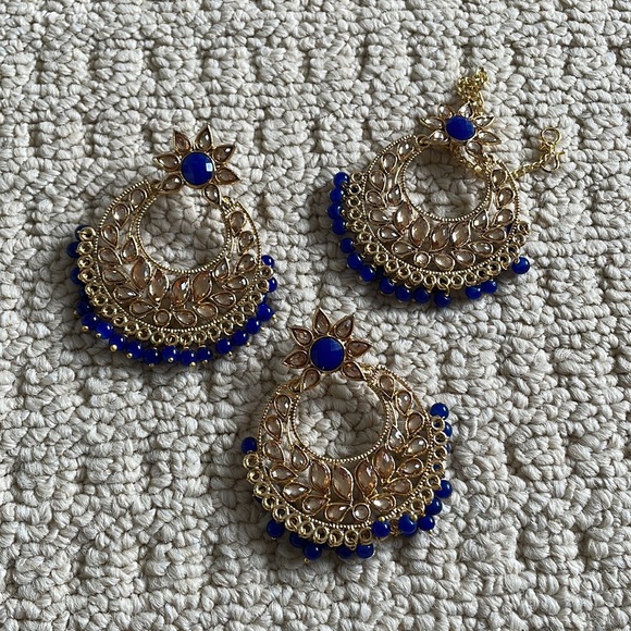 Kundan Earrings & Tikka Set - Picture 2 of 2